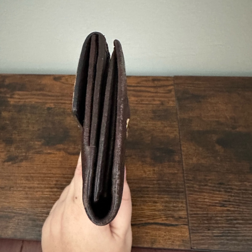 Gucci Dark Brown Leather Wallet with Gold Heart Detail - Picture 4 of 6